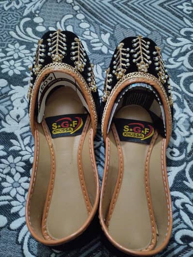 New & Unused Traditional Khussas-Beautiful Design