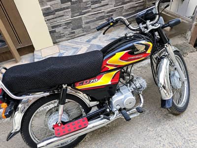 A black honda 70 for selling more details in decription
