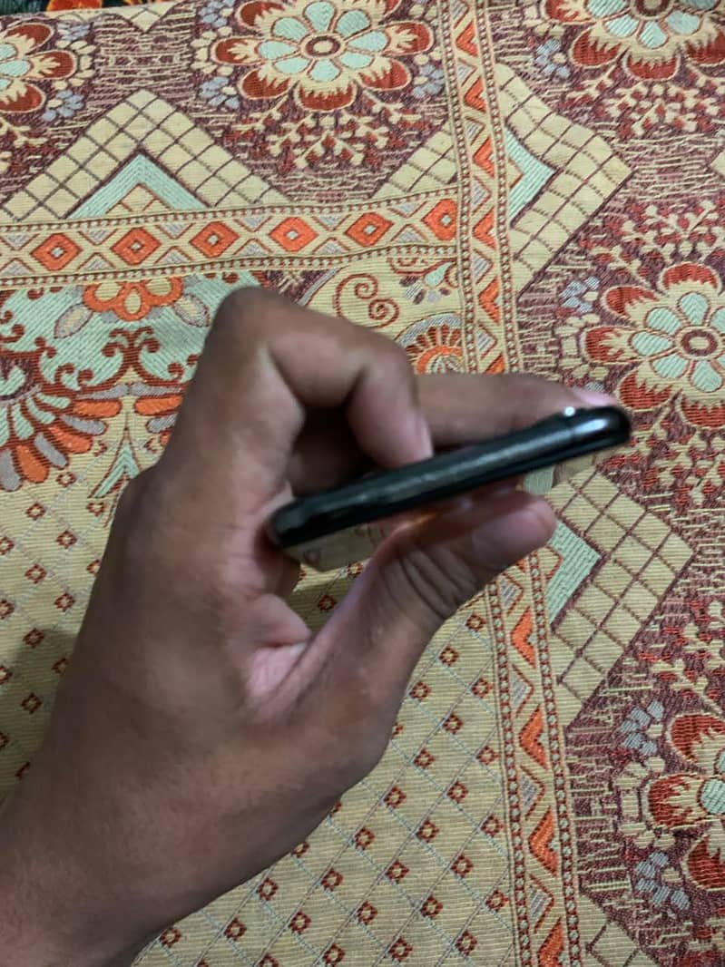 Apple iPhone XS 1