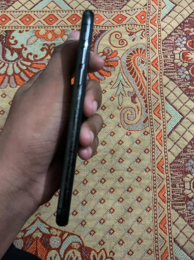 Apple iPhone XS 4