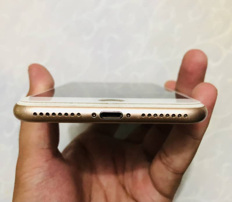 Apple iPhone 8 Plus 3