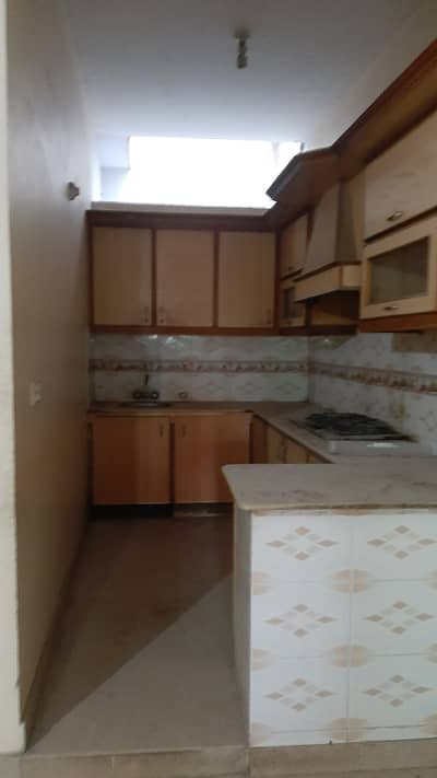 100 ghz 2 bed dd ground plus one near to road