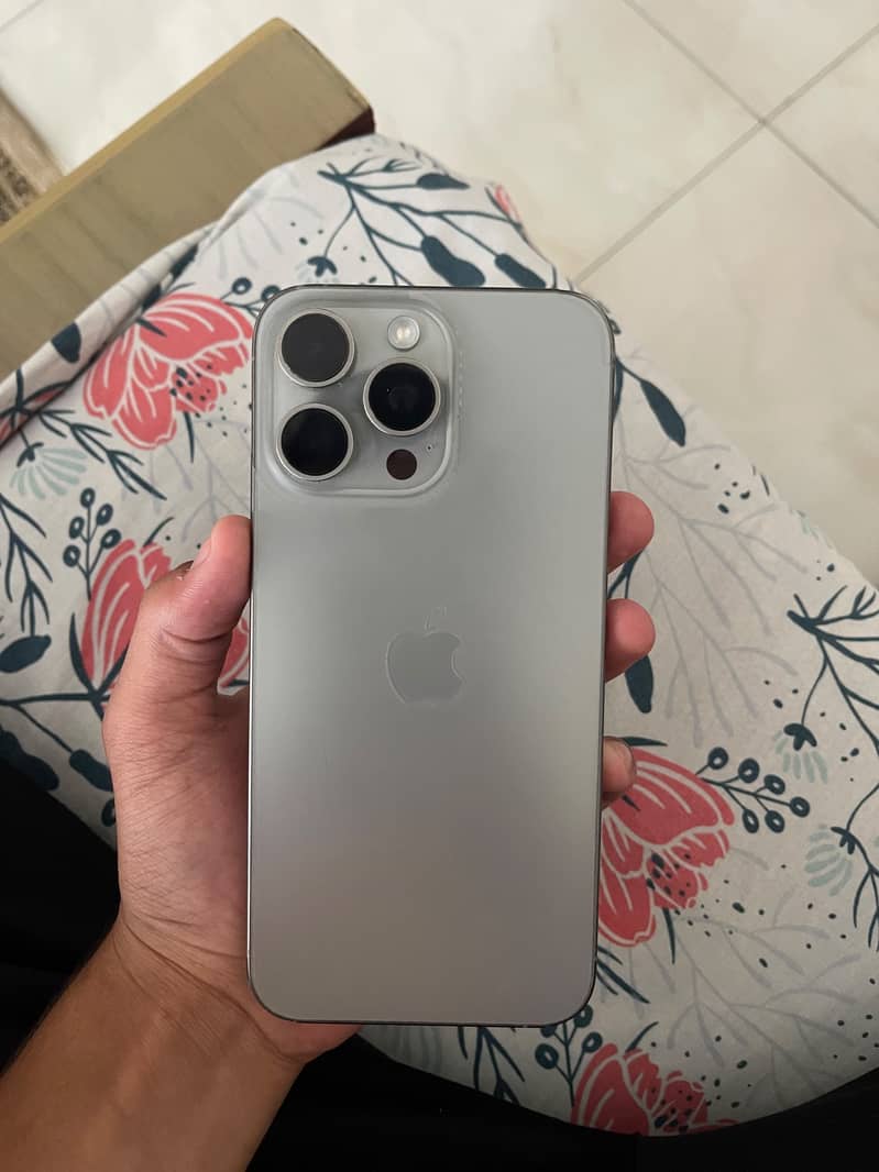 Apple iPhone 15 Pro Max 0