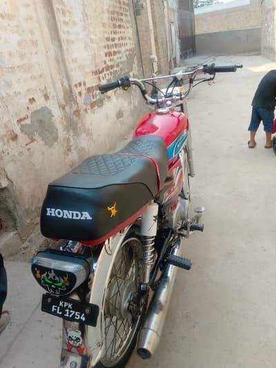 file copy aur number plate per hai