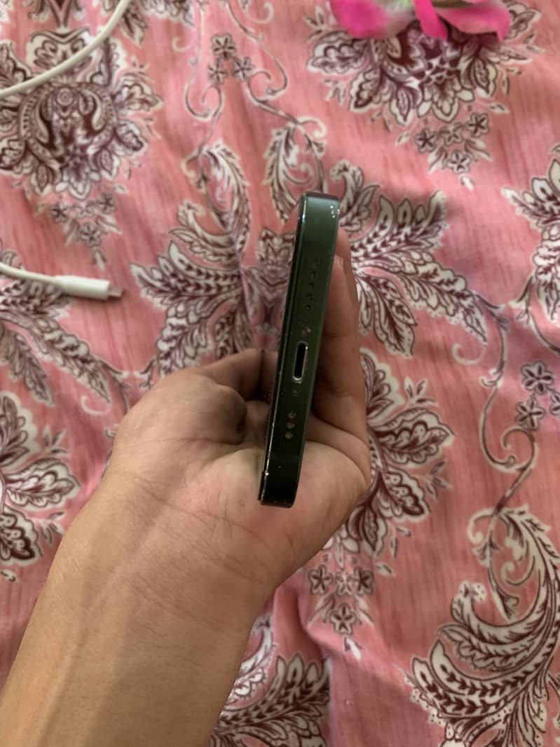 Apple iPhone 13 1