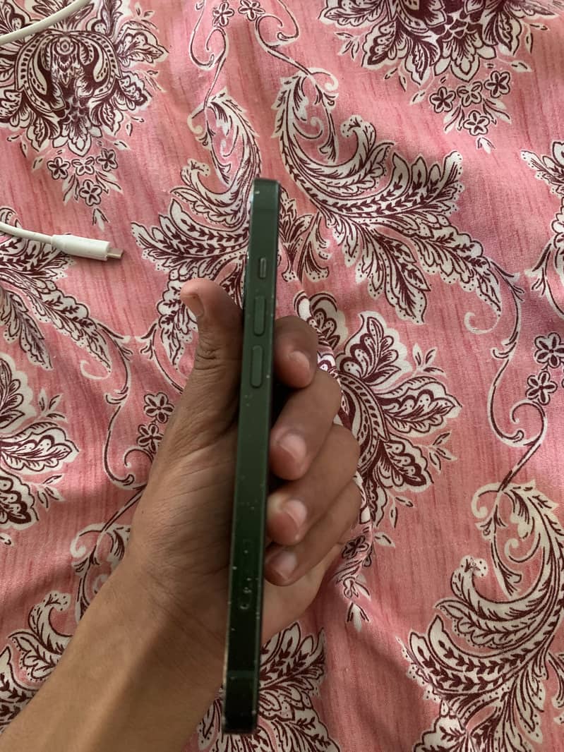 Apple iPhone 13 3