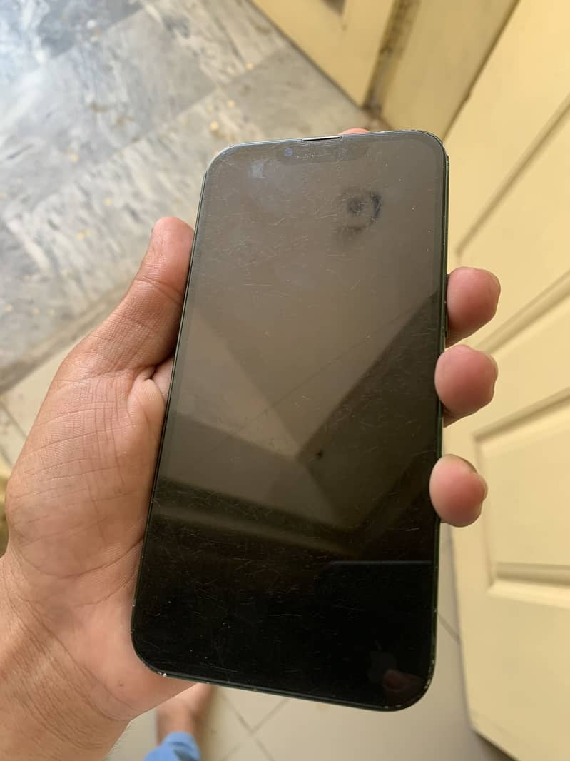 Apple iPhone 13 4
