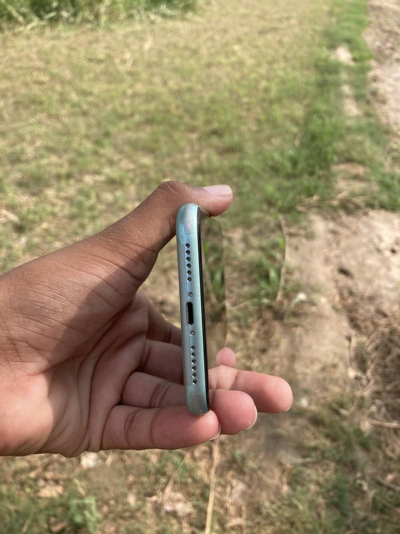 Apple iPhone 11 3