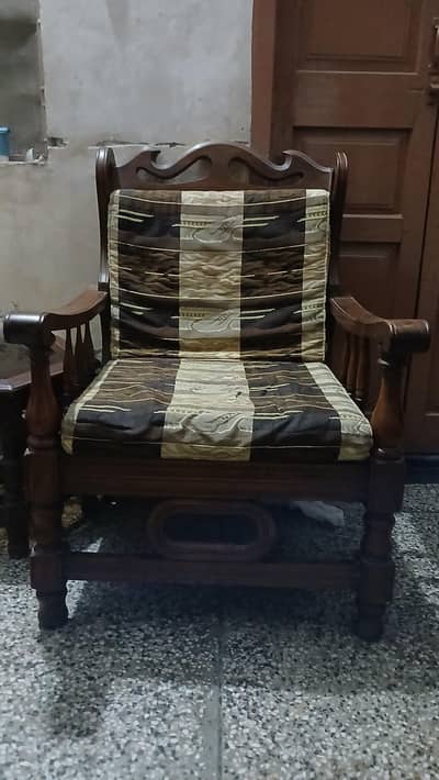 sofa+table set for sale in good condition