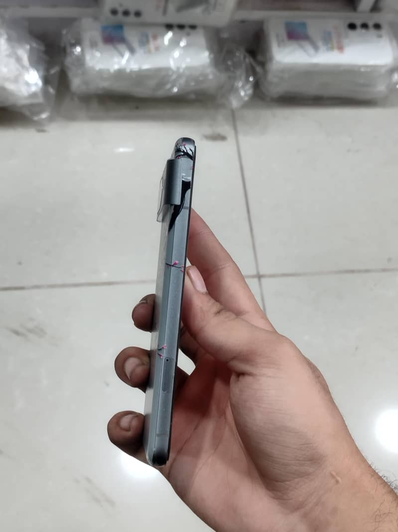 Google Pixel 8 4
