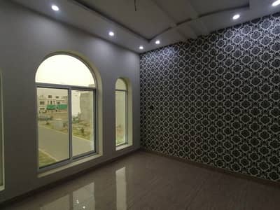 In Izmir Town 1 Kanal Upper Portion For Rent