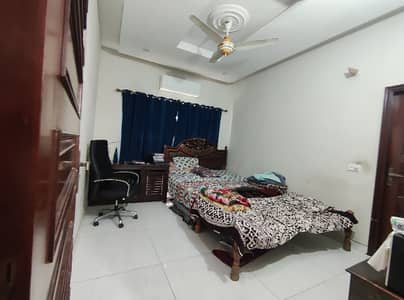 15 Marla Triple Storey House For Sale
