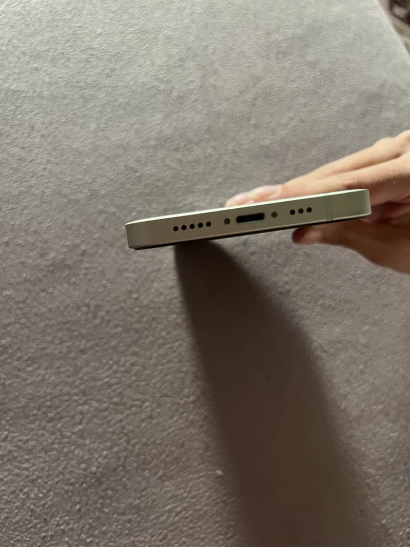 Apple iPhone 12 4