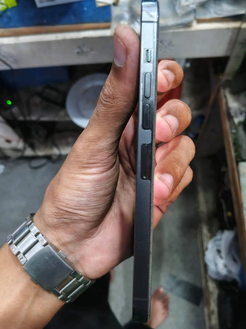 Apple iPhone 13 Pro Max 1