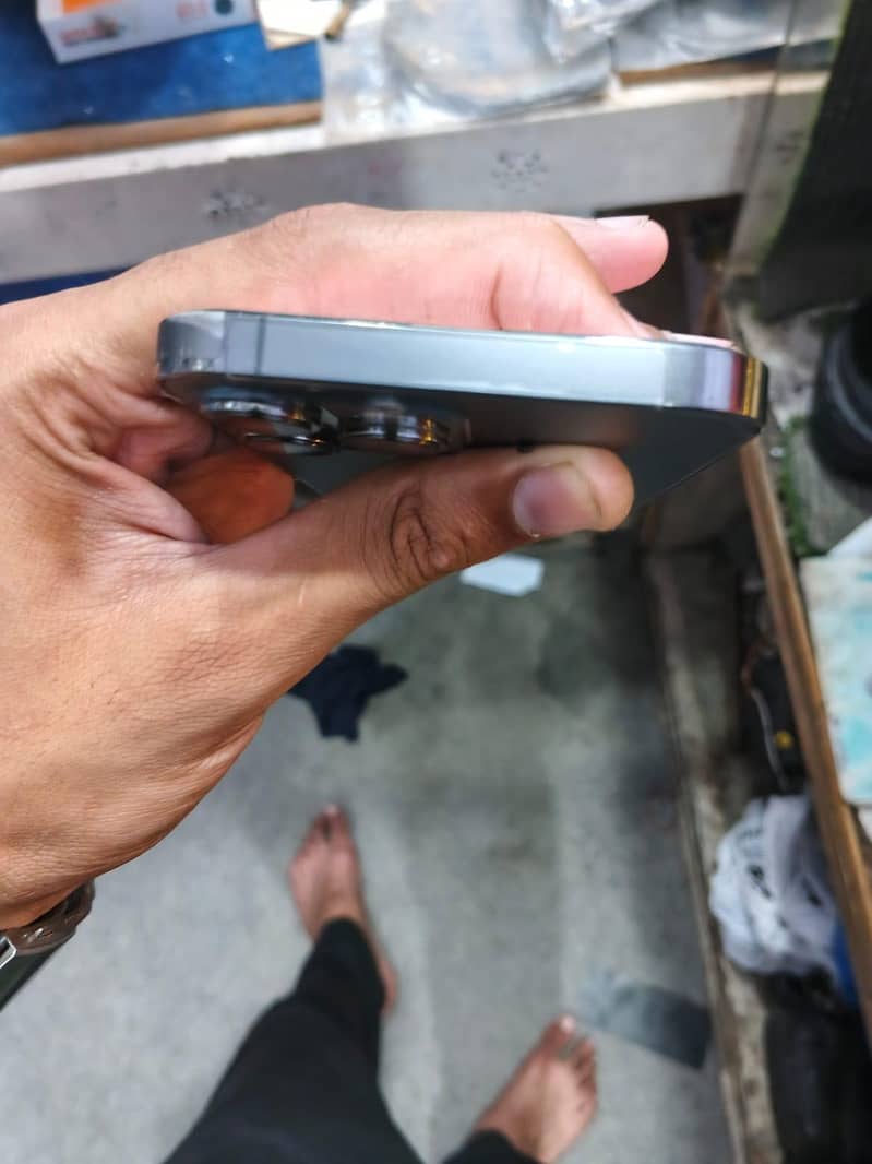 Apple iPhone 13 Pro Max 4