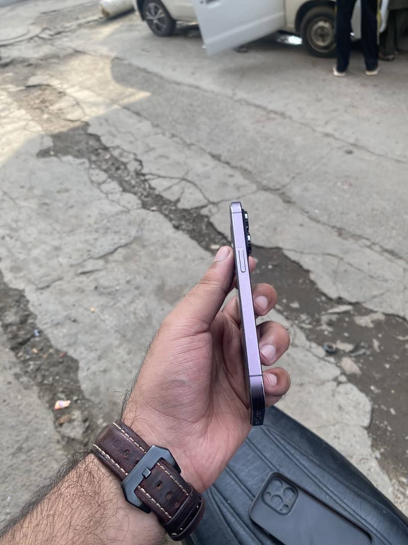 Apple iPhone 14 Pro 1