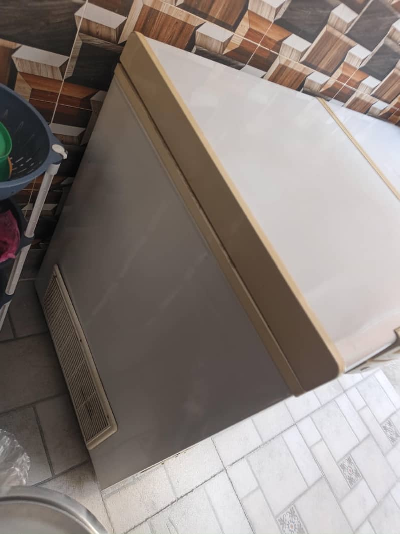 Waves Freezer & Fridge 1