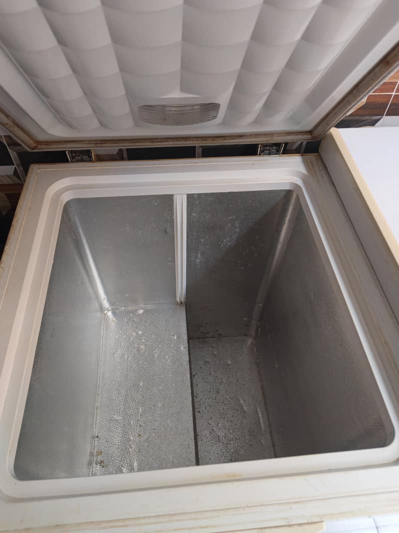 Waves Freezer & Fridge 3
