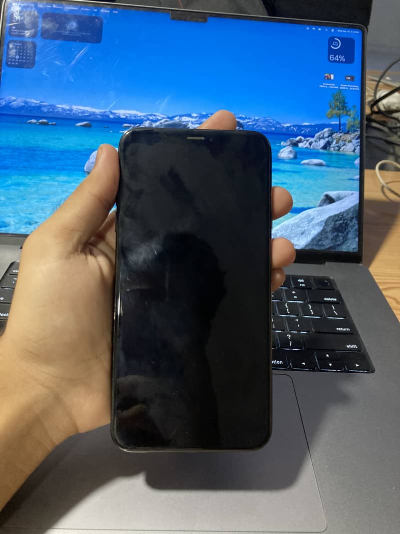 Apple iPhone XS Max 1