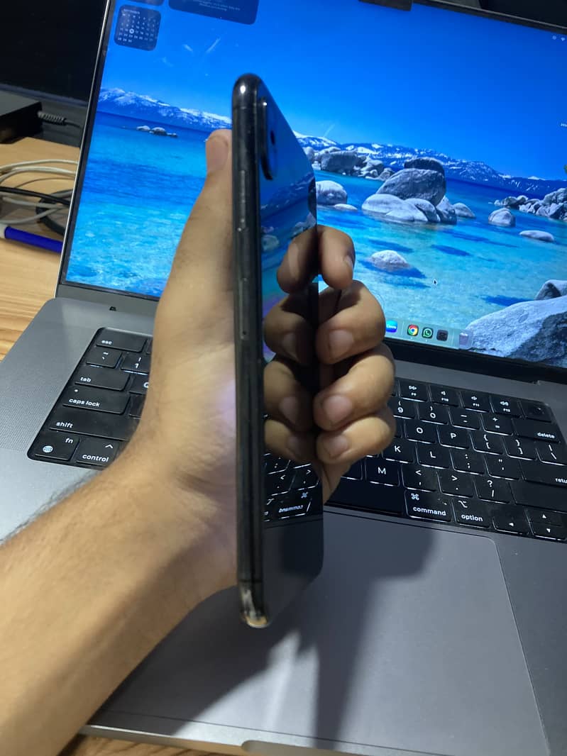 Apple iPhone XS Max 2
