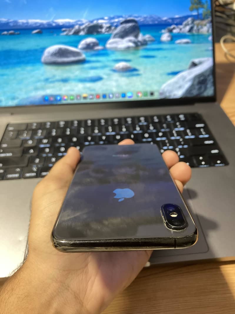 Apple iPhone XS Max 6