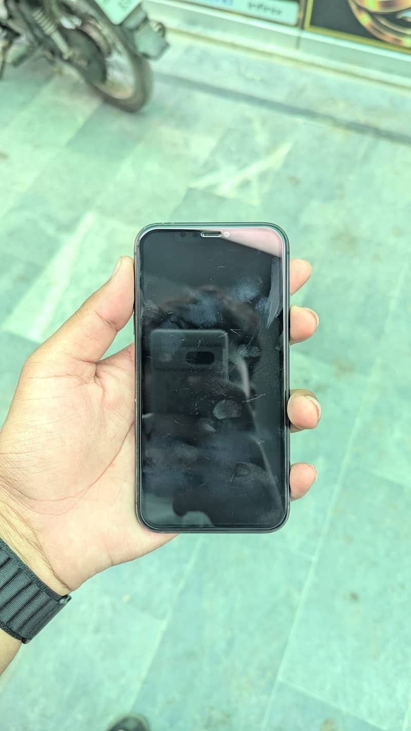 Apple iPhone 11 0