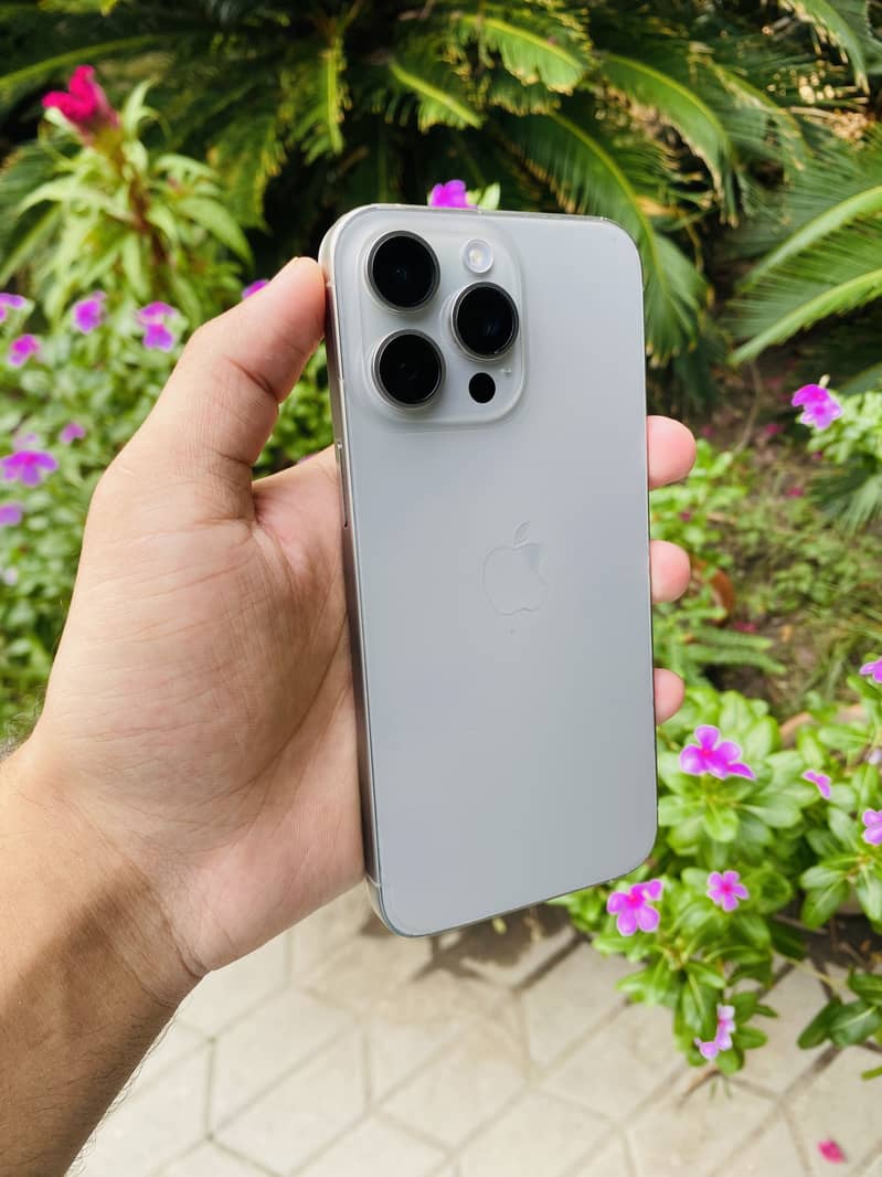 Apple iPhone 15 Pro Max 0