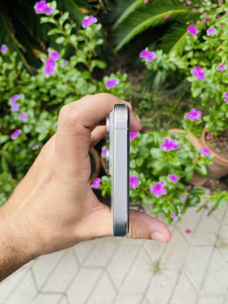 Apple iPhone 15 Pro Max 3