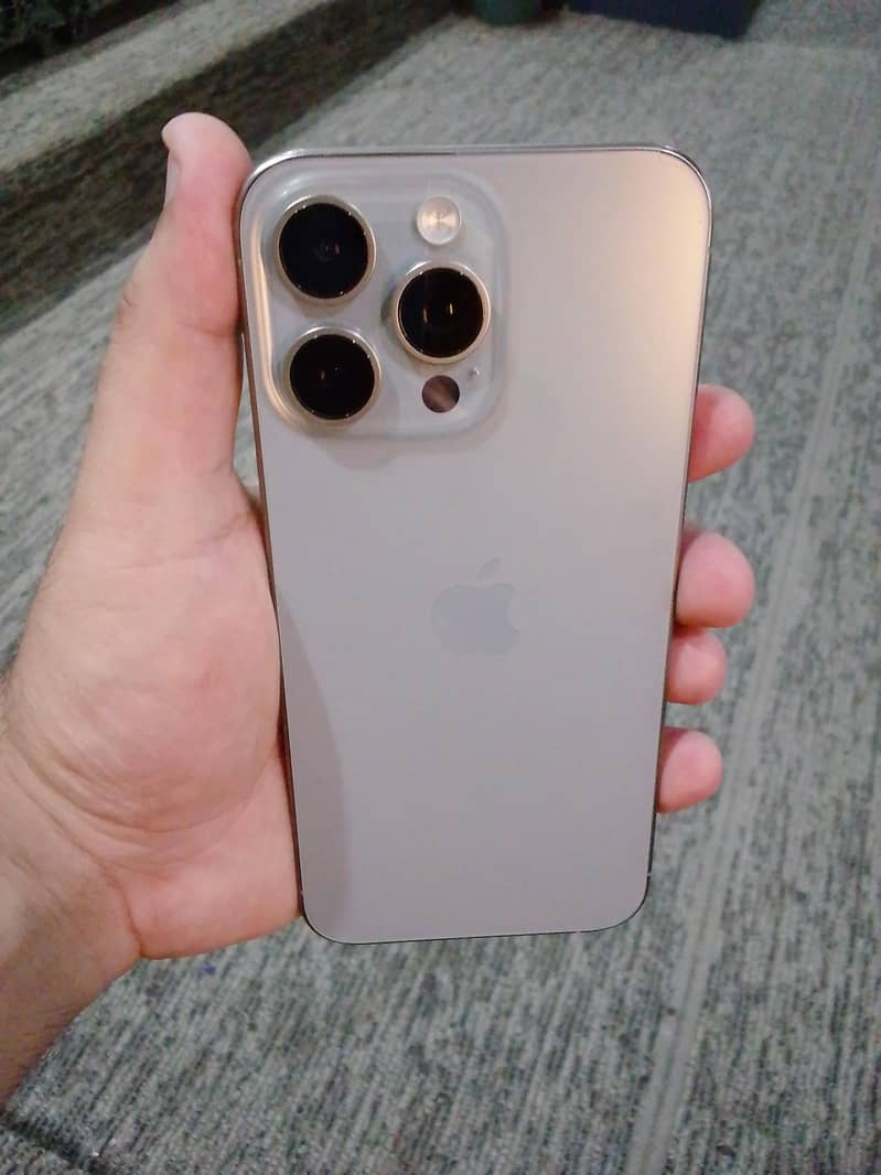 Apple iPhone 15 Pro Max 1