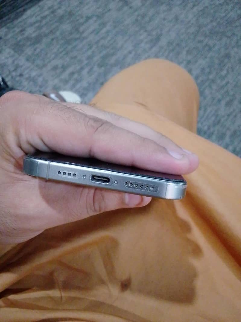 Apple iPhone 15 Pro Max 3