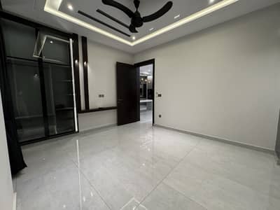 8 Marla Corner Commercial Floor For Rent Hot Location