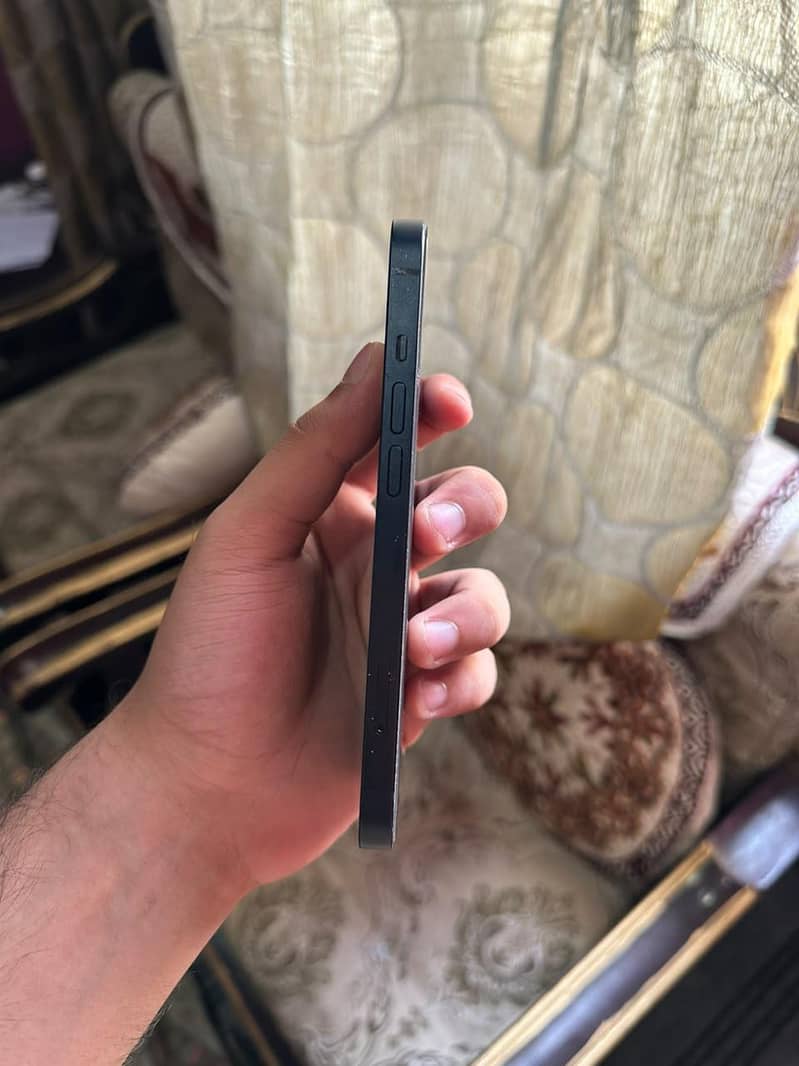 Apple iPhone 13 1