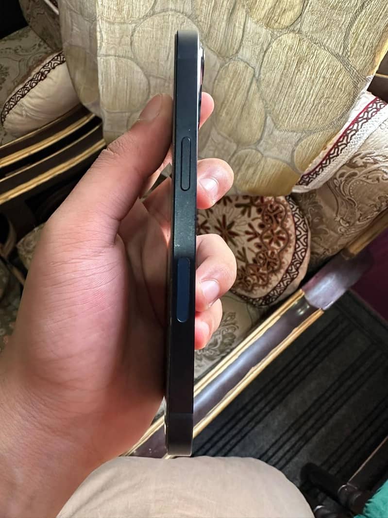 Apple iPhone 13 2