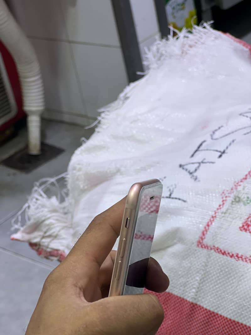 Apple iPhone 8 Plus 2