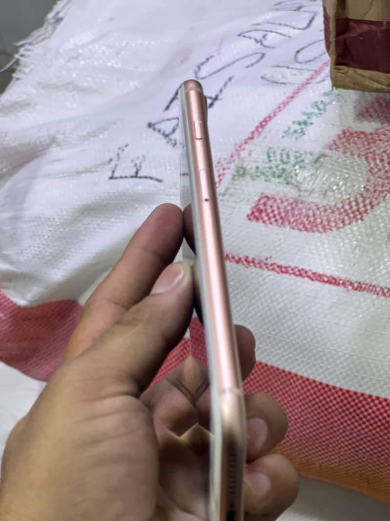 Apple iPhone 8 Plus 5