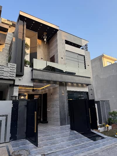 05-Marla Brand New House For Sale Near To National School & Near Park