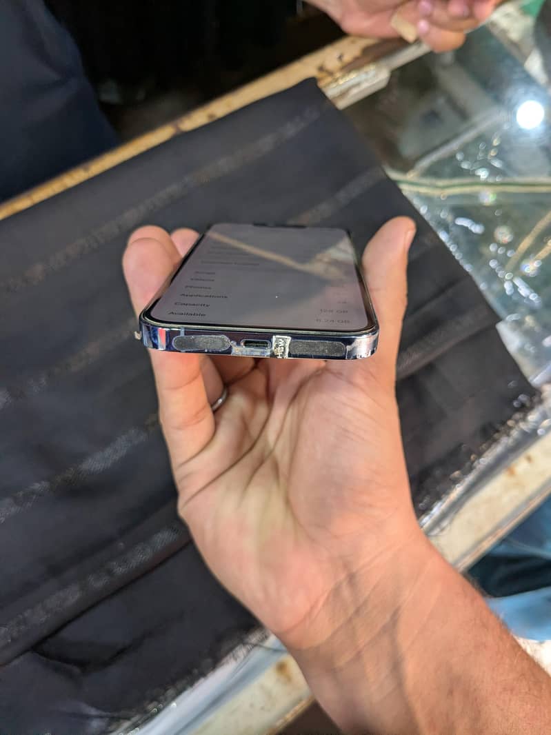 Apple iPhone 13 Pro 2