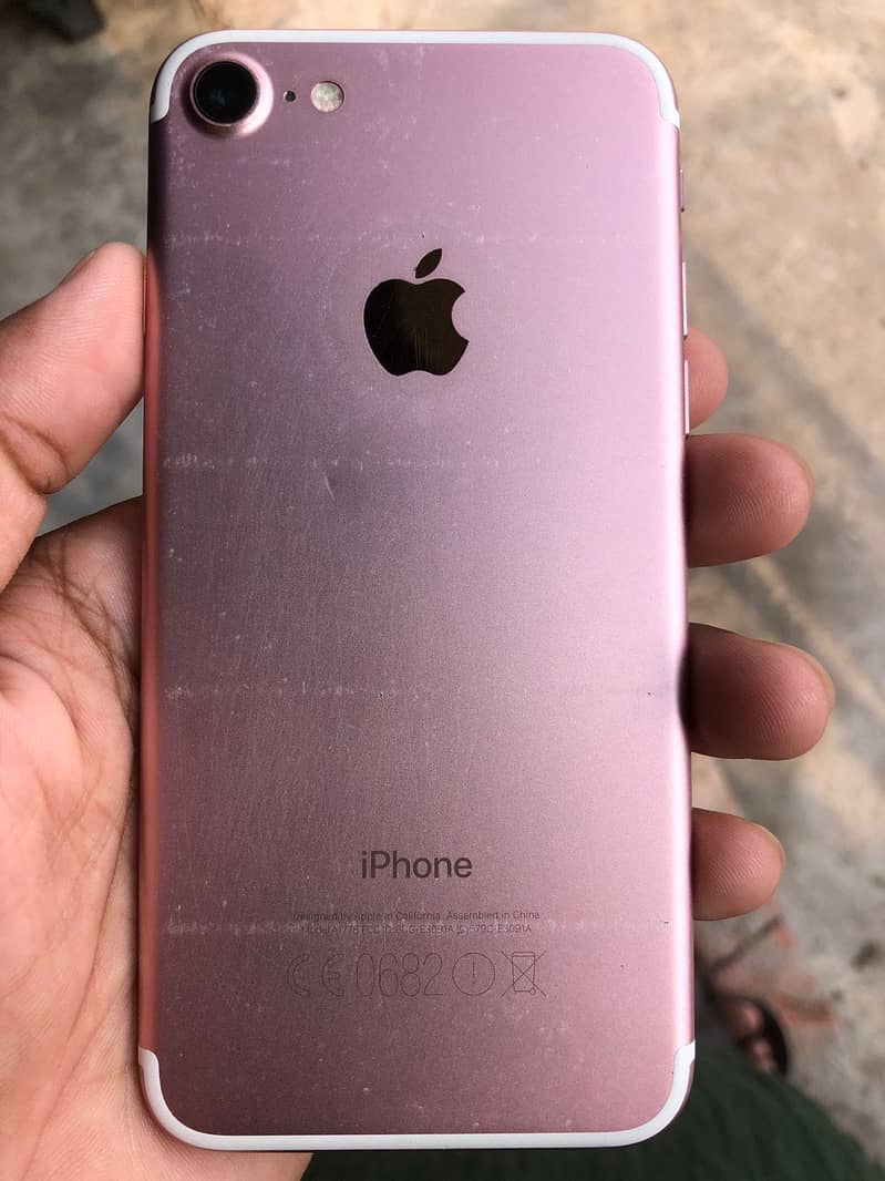 Apple iPhone 7 3
