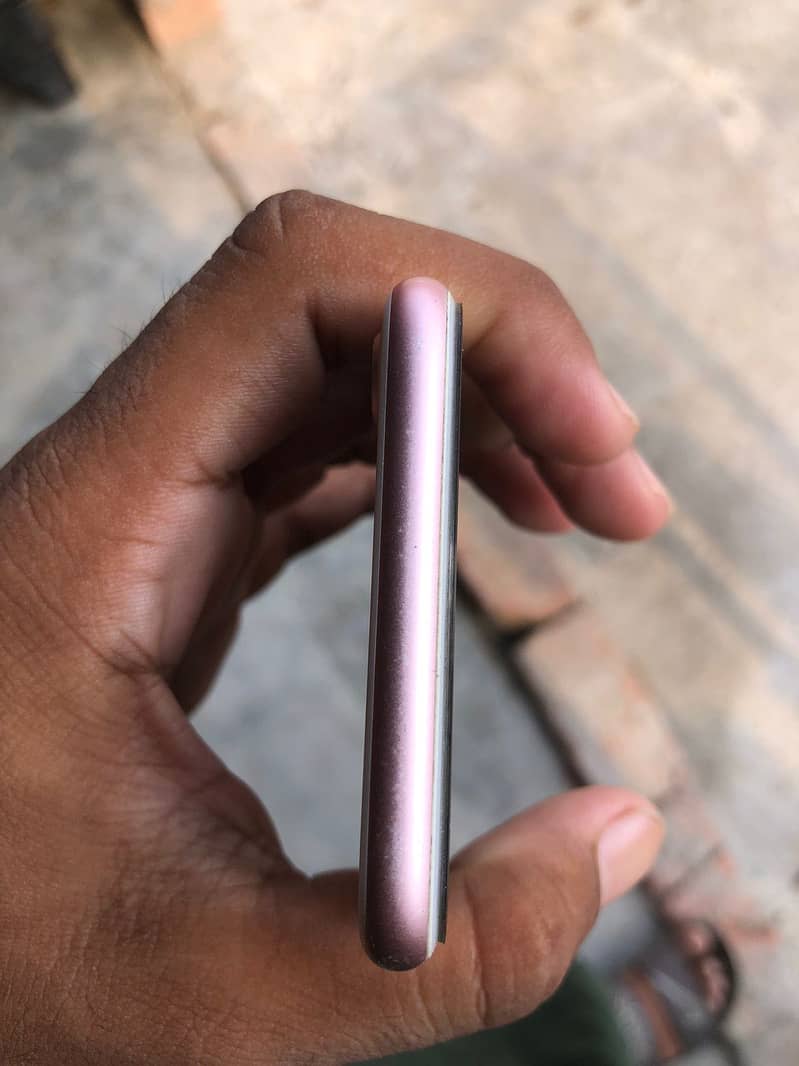 Apple iPhone 7 4