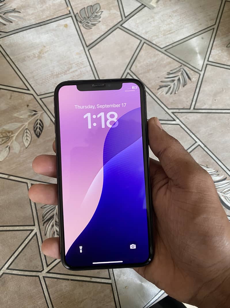 Apple iPhone XS 0