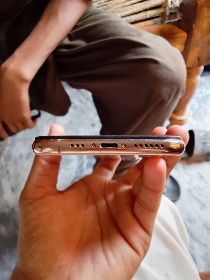 Apple iPhone XS 6