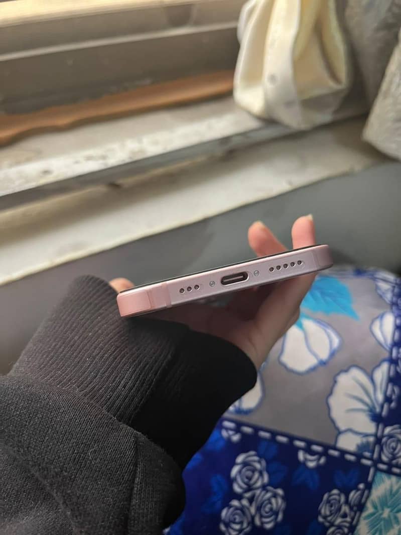 Apple iPhone 15 3