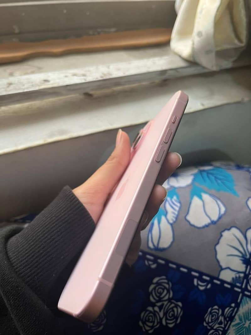 Apple iPhone 15 5