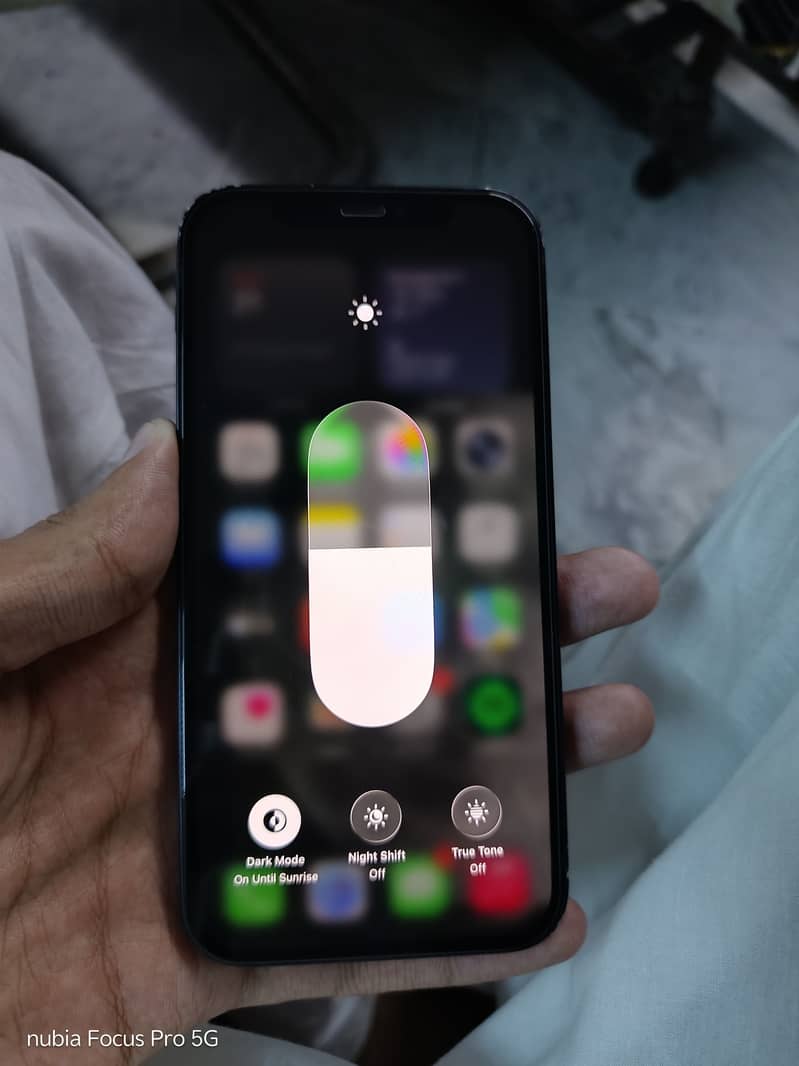 Apple iPhone 12 4