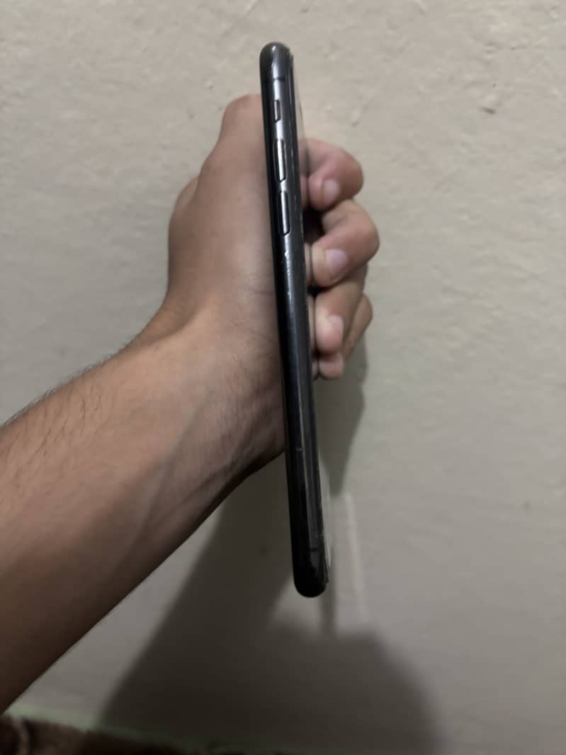 Apple iPhone XS 4
