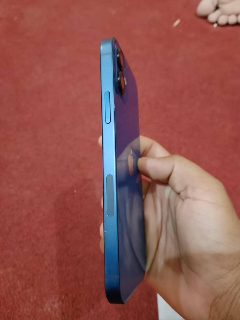 Apple iPhone 12 6