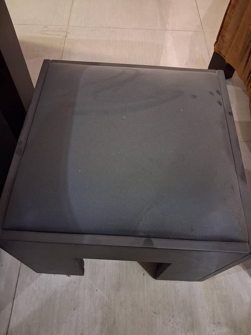 Center Table with 4 Stools 1