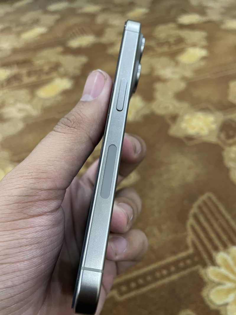 IPHONE 15 pro 4