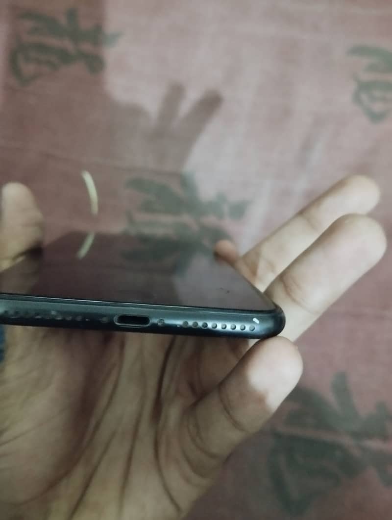 Apple iPhone 7 Plus 5