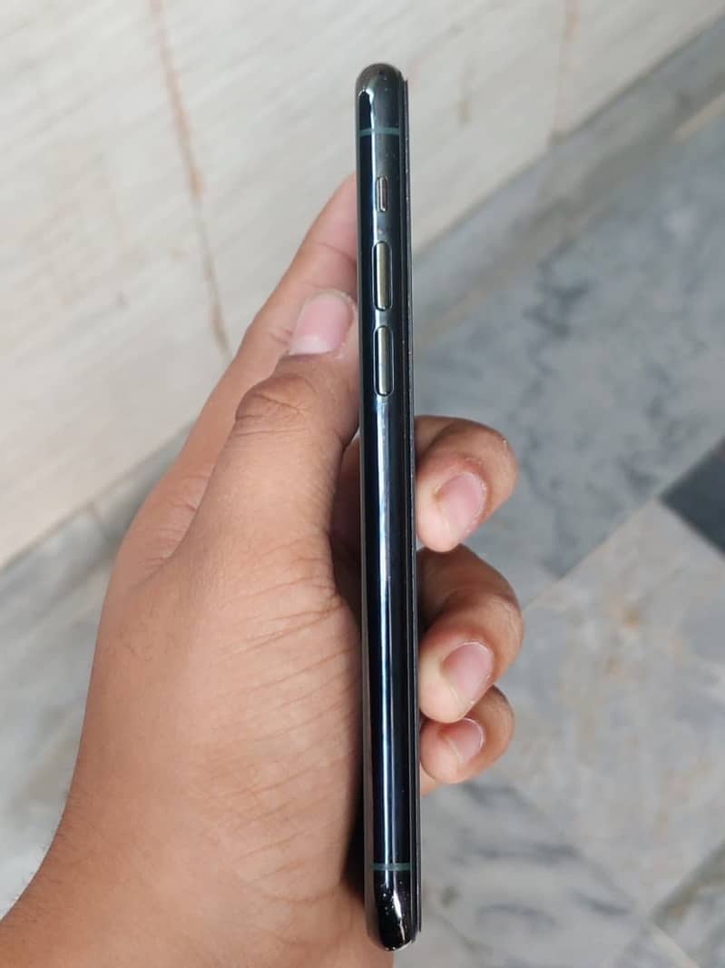 Apple iPhone 11 Pro 1